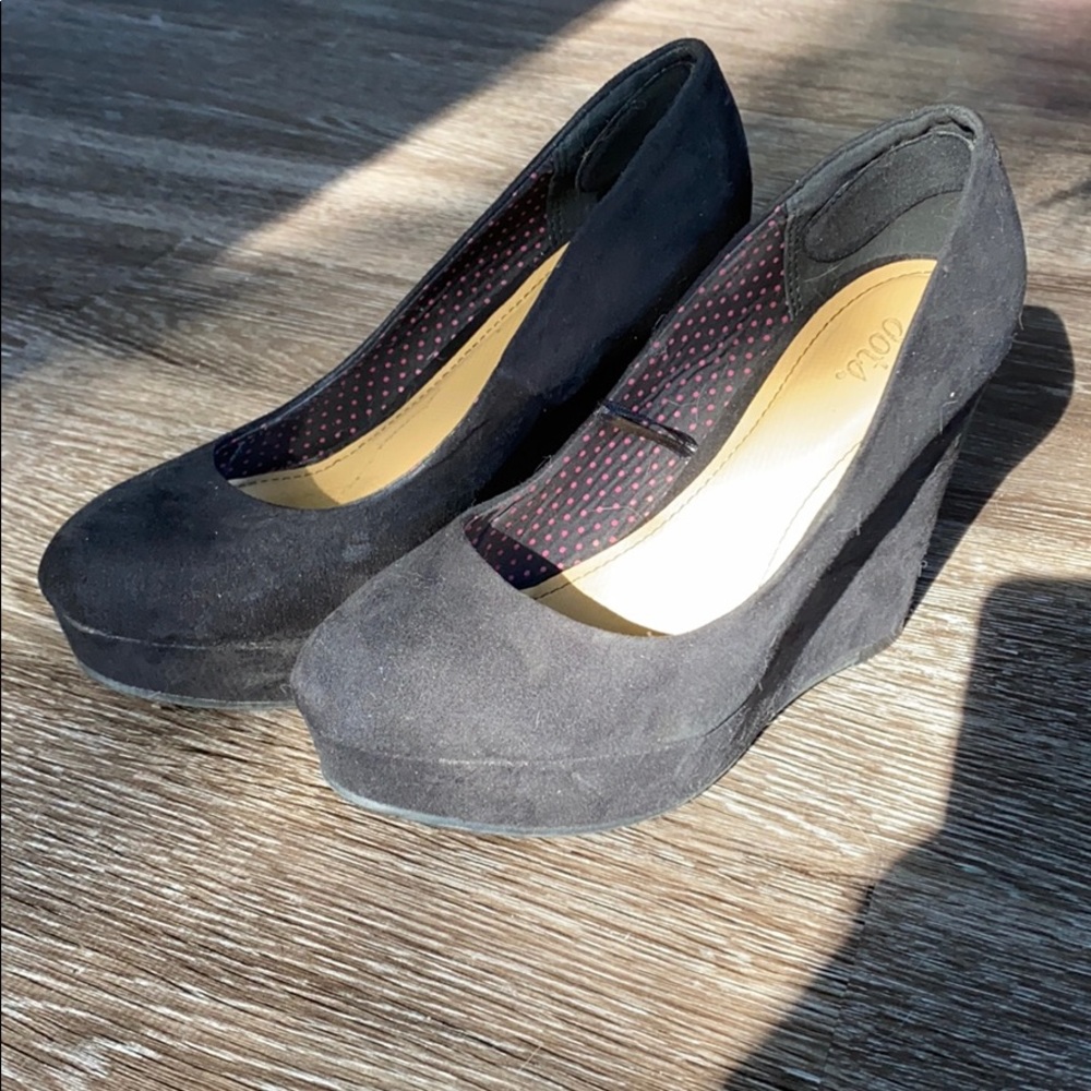 Black Wedges